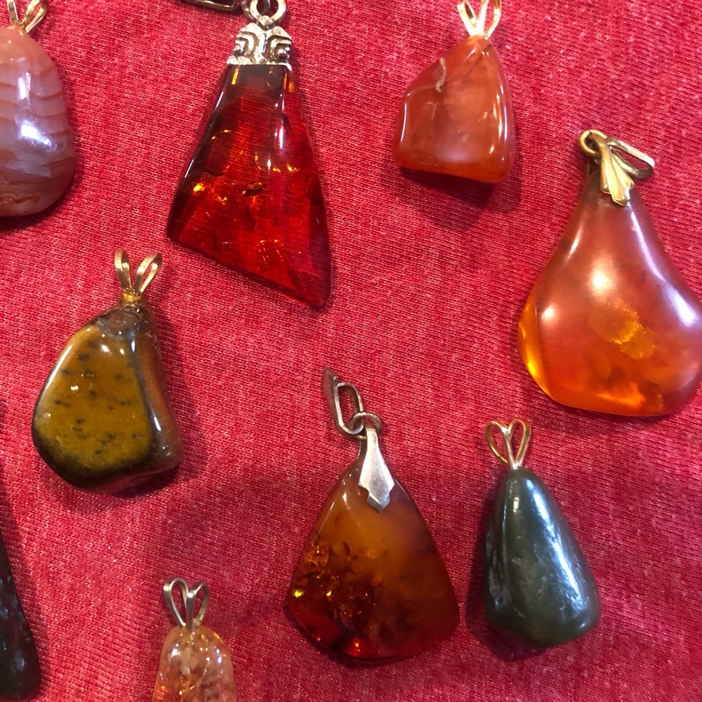 Pendants, assorted amber, polished stones and costume set of 12 - Picture 8 of 8